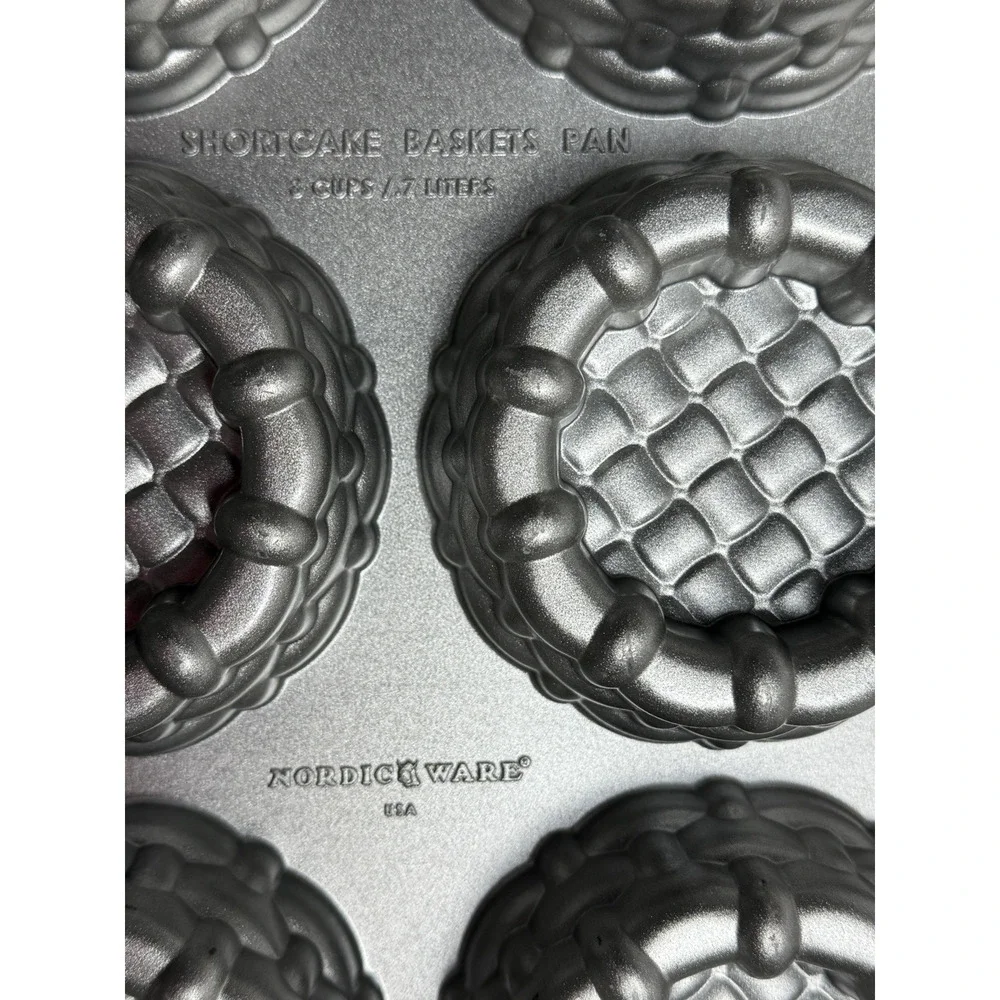 Shortcake Baskets Cake Pan by Nordic Ware Makes 6 Cakes 3 Cups / .7L- Used Once!